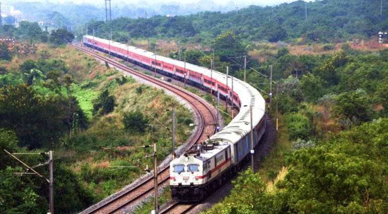 Work-will-be-done-on-the-third-railway-line-between-Vijayawada-Godhra-Junction-these-trains-of-Andhra-Pradesh-Maharashtra-UP-MP-CG-cancelled-route-of-8-changed