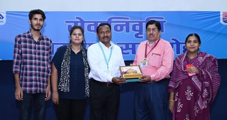 Management-bid-farewell-to-7-officers-and-17-employees-of-Bokaro-Steel-Plant