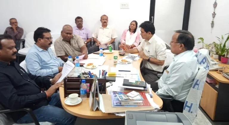Meeting-at-Sector-9-Hospital-and-Health-Center-of-Bhilai-Steel-Plant-opened-the-box-of-problems-of-patients
