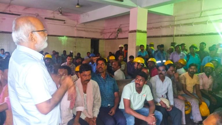 Workers-excited-to-block-road-at-Bokaro-Steel-Plant-on-11th-July