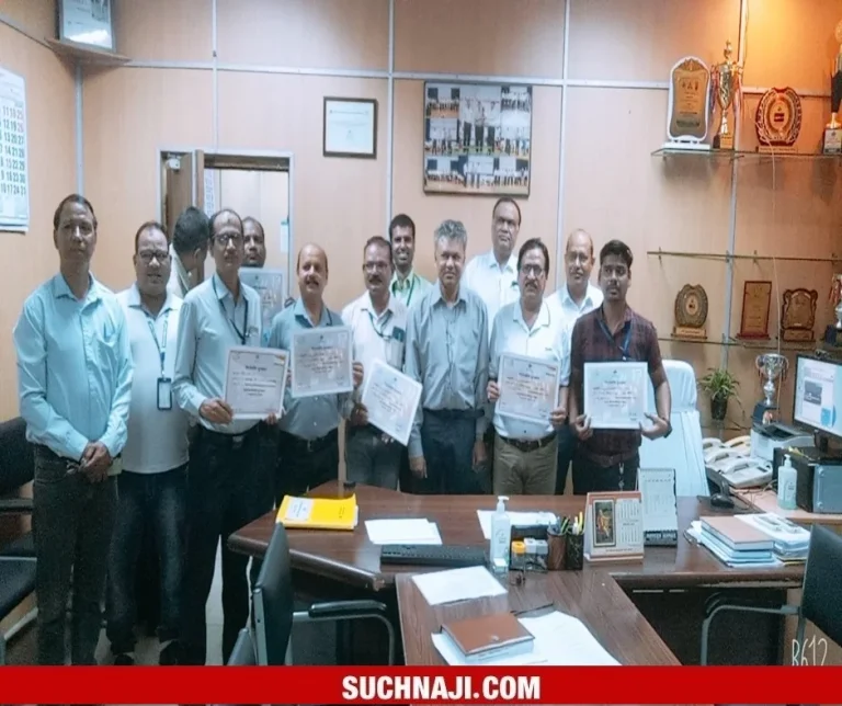 SMS-2-employees-did-better-work-got-Karma-and-Pali-Shiromani-Samman