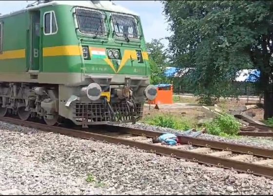 Young man commits suicide by jumping in front of goods train, many trains pass over his dead body