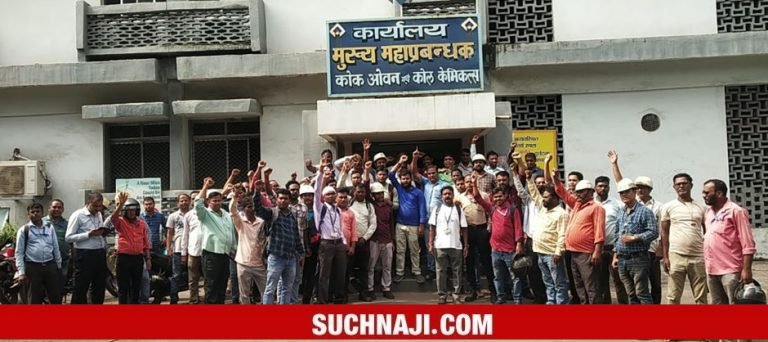Demonstration-in-Coke-Oven-Department-for-production-related-pay-employees-showed-their-strength