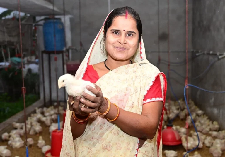 Nageshwari of village Kathia who was once a housewife, is now Lakhpati Didi too