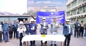 Employees of Bokaro Steel Plant got tilak applied on the square, gave a lesson on traffic rules