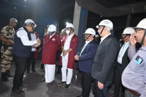 Steel Minister HD Kumar Swamy gave this gift to Bokaro Steel Plant, read what he did on the first day