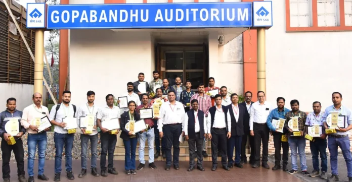 Rourkela-Steel-Plant-Employees-honored-with-Executive-Director-Works-Skills-Excellence-Award