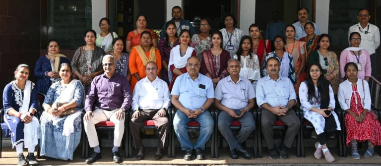 Under the Aap Bhi Janiye Karyakram, the wives of the workers visited the plant