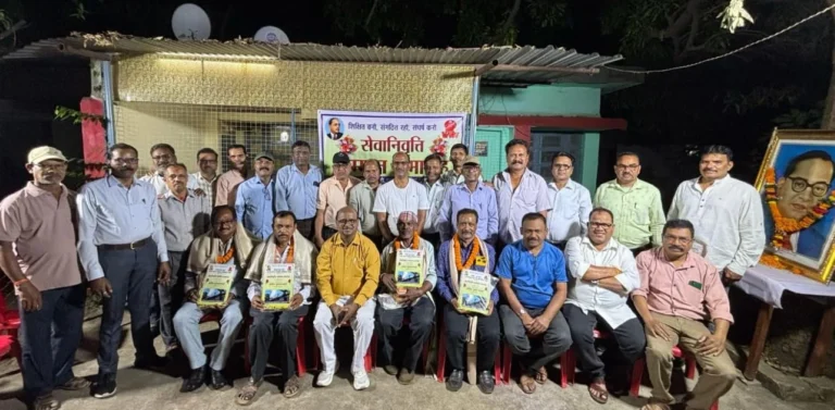 BSP SC ST Association bid farewell to the employees retiring in March, gathered in the temporary office