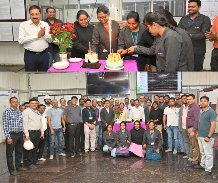 Bhilai Steel Plant: With Blast Furnace-8 it created a new record of hot metal production, cut the cake