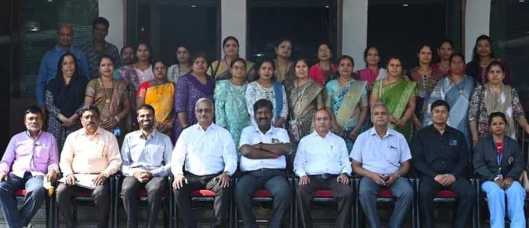 Bhilai Steel Plant Wives of 20 employees of Sinter Plant-3 department visited the plant