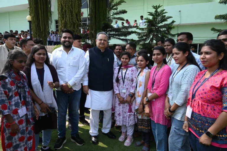 Students of Kalyan College reached Chhattisgarh Vidhansabha, watched the proceedings, debates and commotion of the House