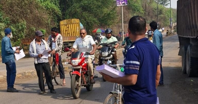 1 May Labor Day 2025 Hindustan Steel contract workers made people aware by distributing pamphlets