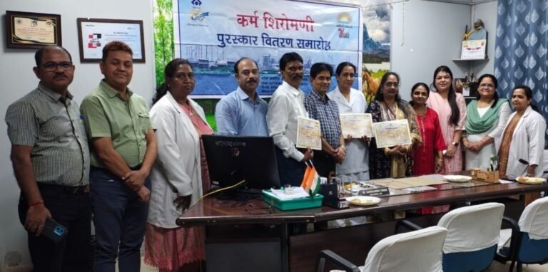 BSP gave Karma Shiromani Award to the employees of Sector 9 Hospital