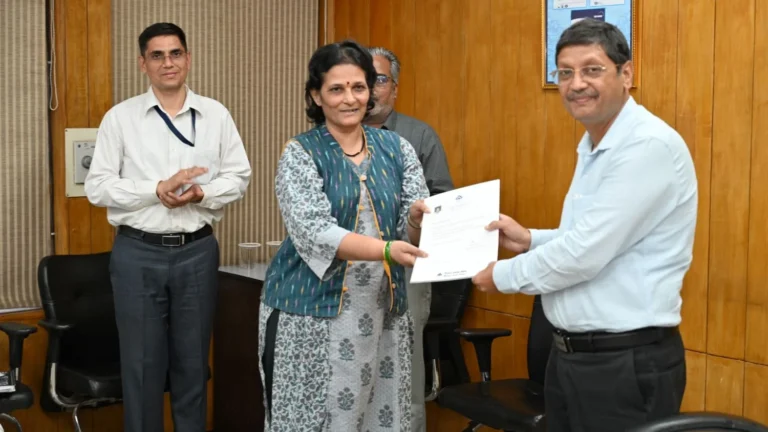 Bhilai Steel Plant 141 employees of Works Zone got SAIL Shabash Award, got Salem utensils along with Rs 5000