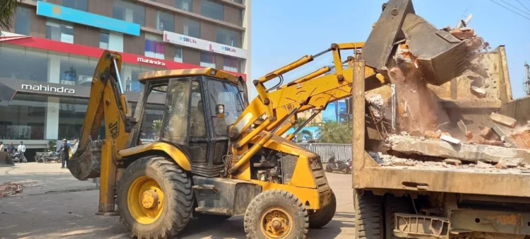 Shivnath Automobile Mahindra Motors encroachment on the way to Supela Postmortem House, Bhilai Corporation demolished