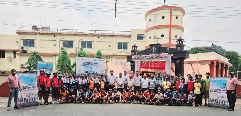 Sunday on cycle: Tribute to the deceased tourists of Pahalgam, then cycle ride in Bhilai township