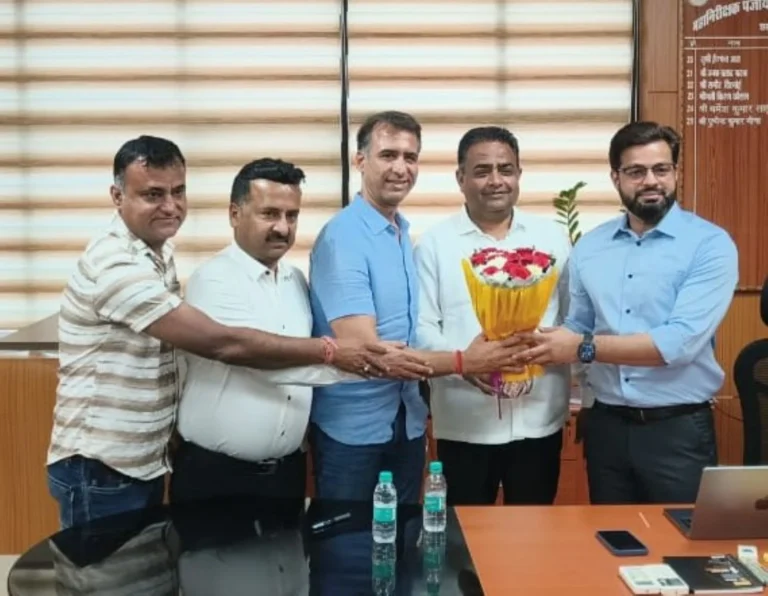 Traders are troubled by GST rules, narrate their woes to the commissioner