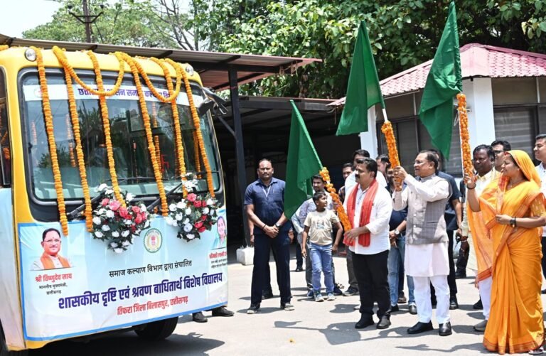 Chhattisgarh News Free bus service started for visually and hearing impaired children CM inaugurated it