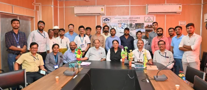Contract labourers of Bhilai Steel Plant are no less than anyone else, they win awards Contract labourers of Bhilai Steel Plant are no less than anyone else, they win awards