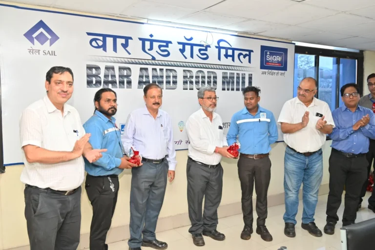 Contract workers of Bhilai Steel Plant got rewards along with platform