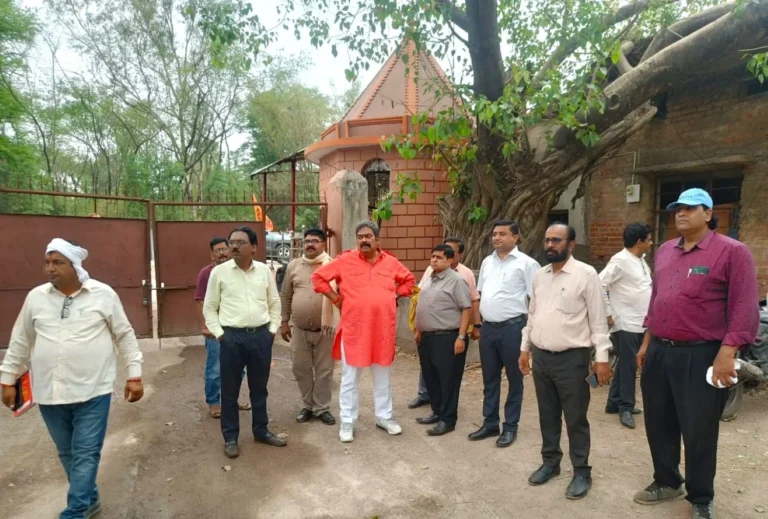 Mayor Neeraj Pal arrived to solve the problems of Bhilai industrial area