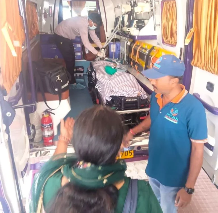 The life of the patient was in danger in Sector 9 Hospital the police created a green corridor and took him to Raipur Hospital in 40 minutes