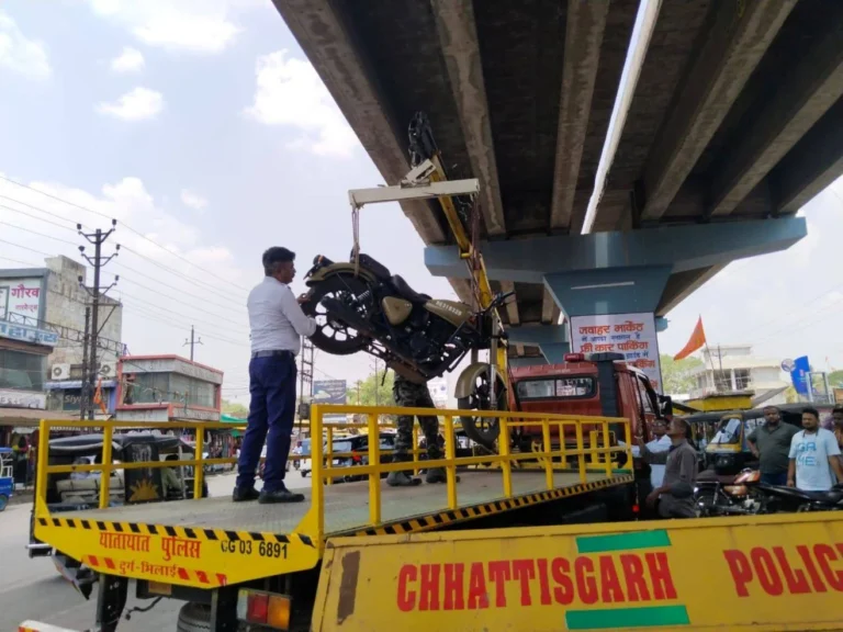 Traffic police action in Kumhari Dabrapara Power House Supela National Highway Nehru Nagar Indira Market Civic Center