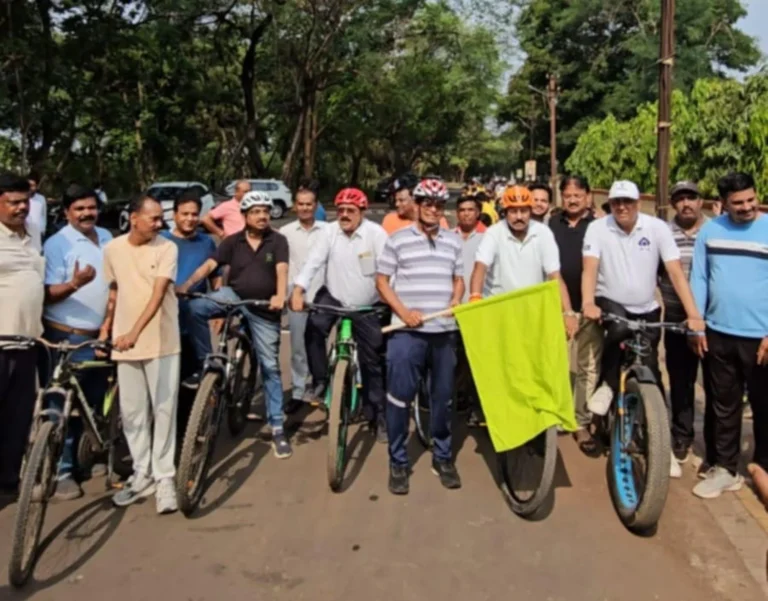 BSP Officers Association: Officers and MPs set out on bicycles to spread the message of environment, planted a vermilion plant