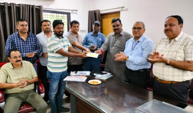 Minister Ashish and JBCCI member Shivkumar Yadav did what they said, farmers started receiving compensation of Rs 38 lakh