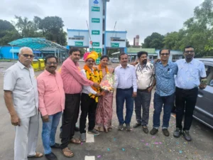 Such a farewell on retirement, head bowed at the gate of Bhilai Steel Plant, eyes filled with tears, watch the video