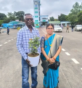 Such a farewell on retirement, head bowed at the gate of Bhilai Steel Plant, eyes filled with tears, watch the video