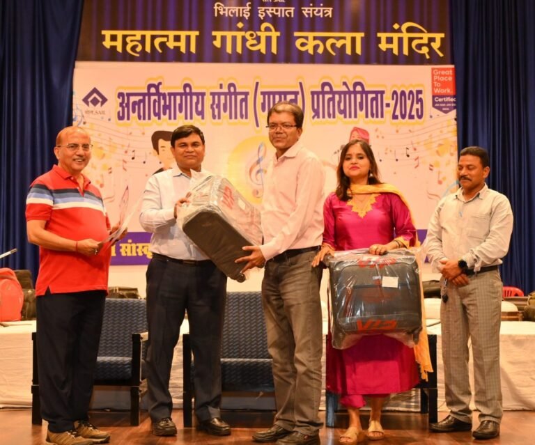 The event was decorated with Hindi and non-Hindi songs these winners took gifts from BSP