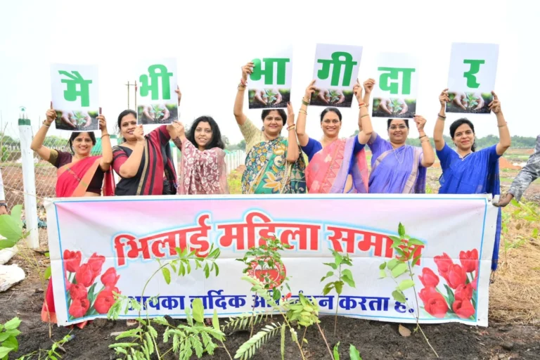 Bhilai Mahila Samaj planted saplings at the Bharat Van Project site, BSP OA also came forward
