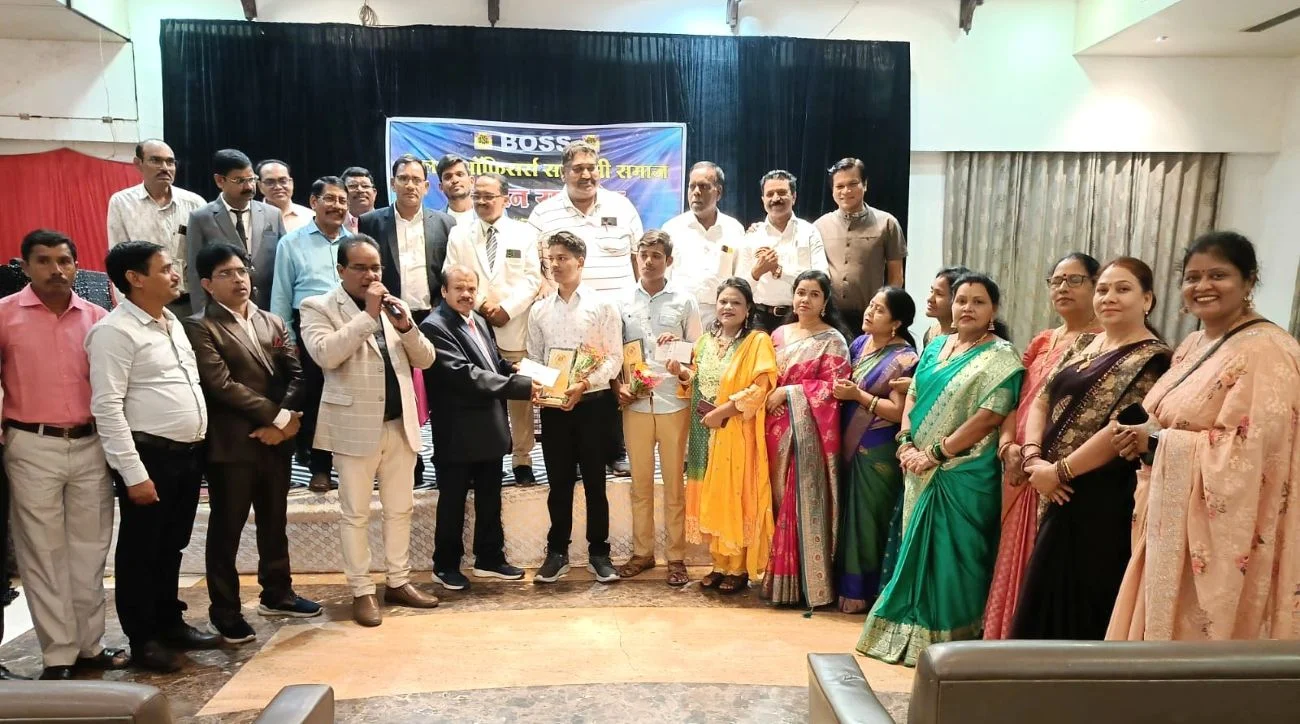Bhilai Officer Satnami Samaj Promising students got financial help from Boss Welfare Fund (1)