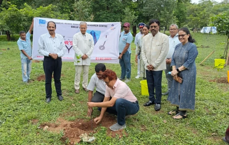Doctors Day celebrated in BSP's Sector 9 Hospital, message of blood donation and tree plantation