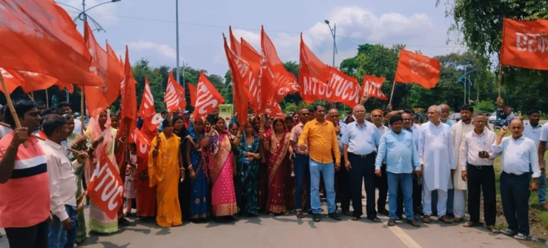 Exploitation of workers of Bokaro Steel Plant is not stopping voice echoed in the city through bike rally Watch Video