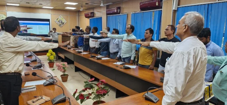 कर्मचारियों को राष्ट्रीय एवं वैश्विक इस्पात परिदृश्य की जानकारी दी। सेल के तकनीकी एवं वित्तीय प्रदर्शन की झलकियां दिखाई।