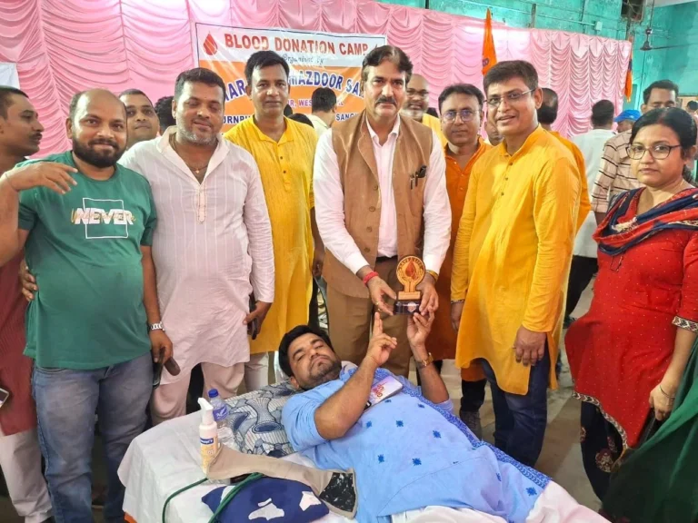 ISP employees donated blood on Bharatiya Mazdoor Sangh Foundation Day ED also attended BMS event