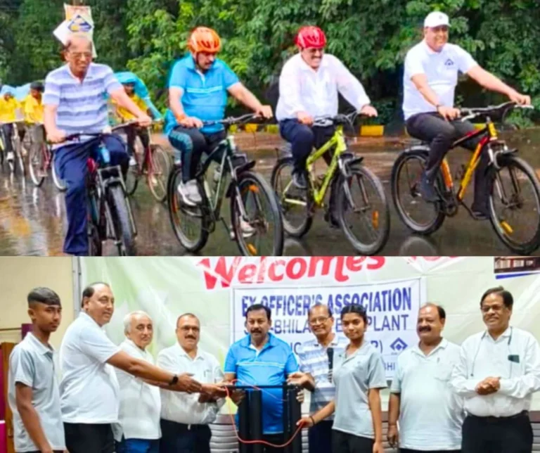 MP Vijay Baghel cycled with BSP officials and 100 children amid drizzle (1)