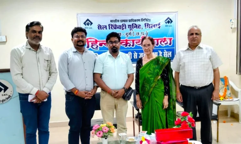Hindi Experts Gather at SRU Bhilai, advise youth to Read and Write in Hindi only