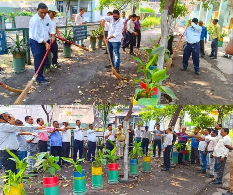 Bhilai Steel Plant Transport and Diesel Organization Department Employees and Officers Pledge to keep their Workplace Clean