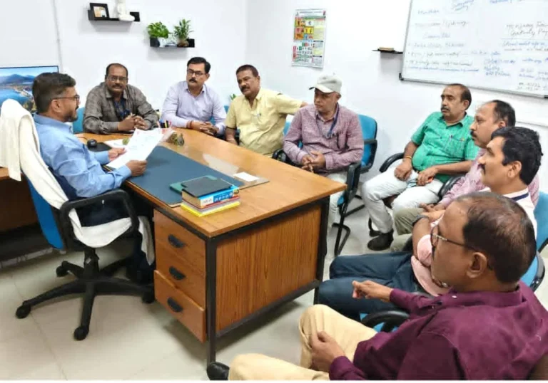 From Bhilai Steel Plant to the Township the Lives of Employees and Officers are in Danger Pay Attention to Safety