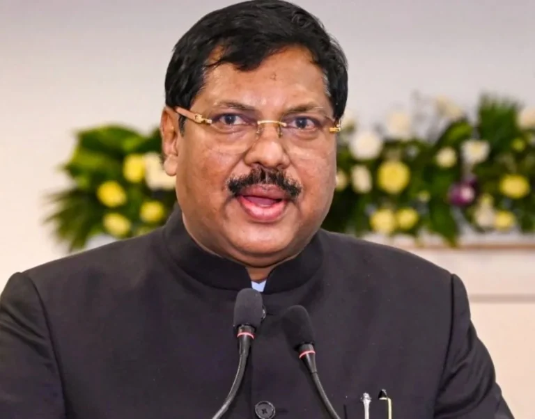 condemning-the-attack-on-chief-justice-br-gavai-bokaro-steel-plant-employees-opened-a-front-with-the-communist-party
