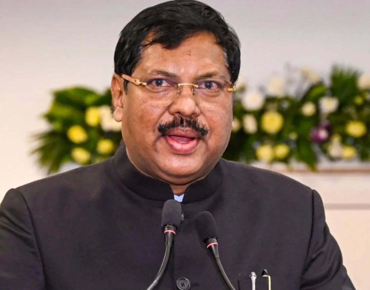 condemning-the-attack-on-chief-justice-br-gavai-bokaro-steel-plant-employees-opened-a-front-with-the-communist-party