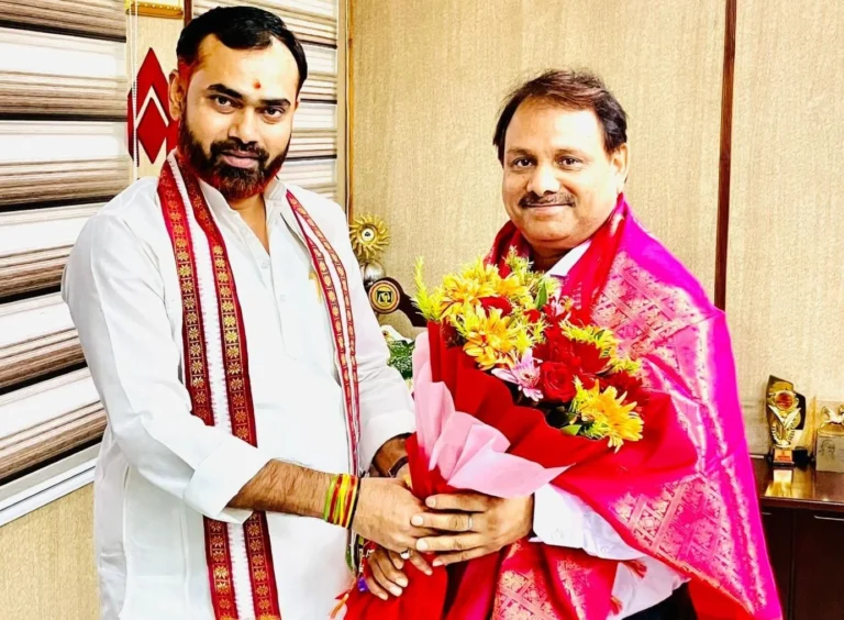 Kumar Amit congratulated the newly appointed Director-in-Charge of BSL, Priyaranjan (1)