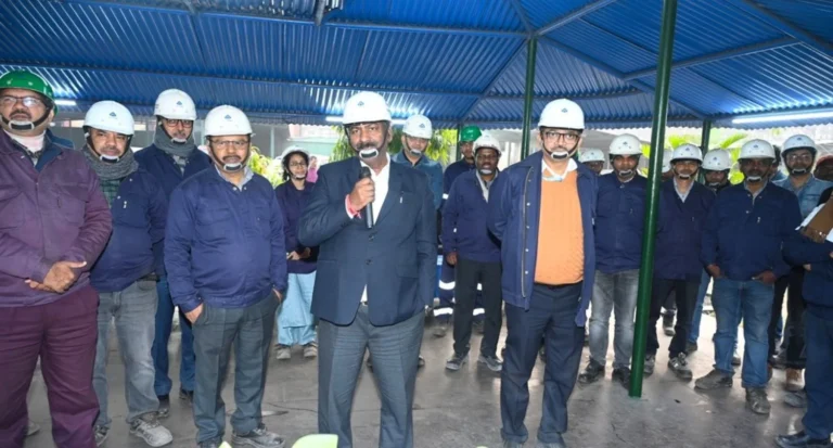 Safety Discussions are Taking Place at the Workplace not behind Closed Doors BSL ED interacts with SMS-II CCS Employees