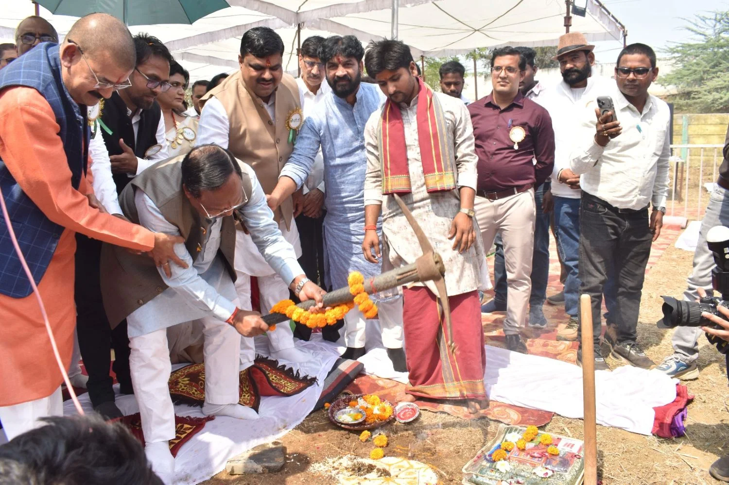 The countrys first Saathi Bazaar is in Ruabandha Bhilai the minister performed Bhoomi Pujan read the details