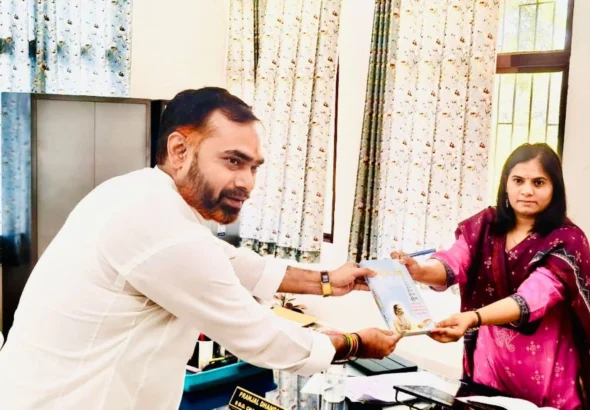 Bokaro News Controversy over EWS Certificate Kumar Amit Meets SDM Pranjal Dhanda, Allegations