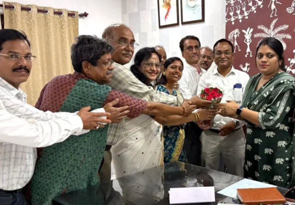 Talpuri B Block Residents Association officials met with Risali Municipal Commissioner